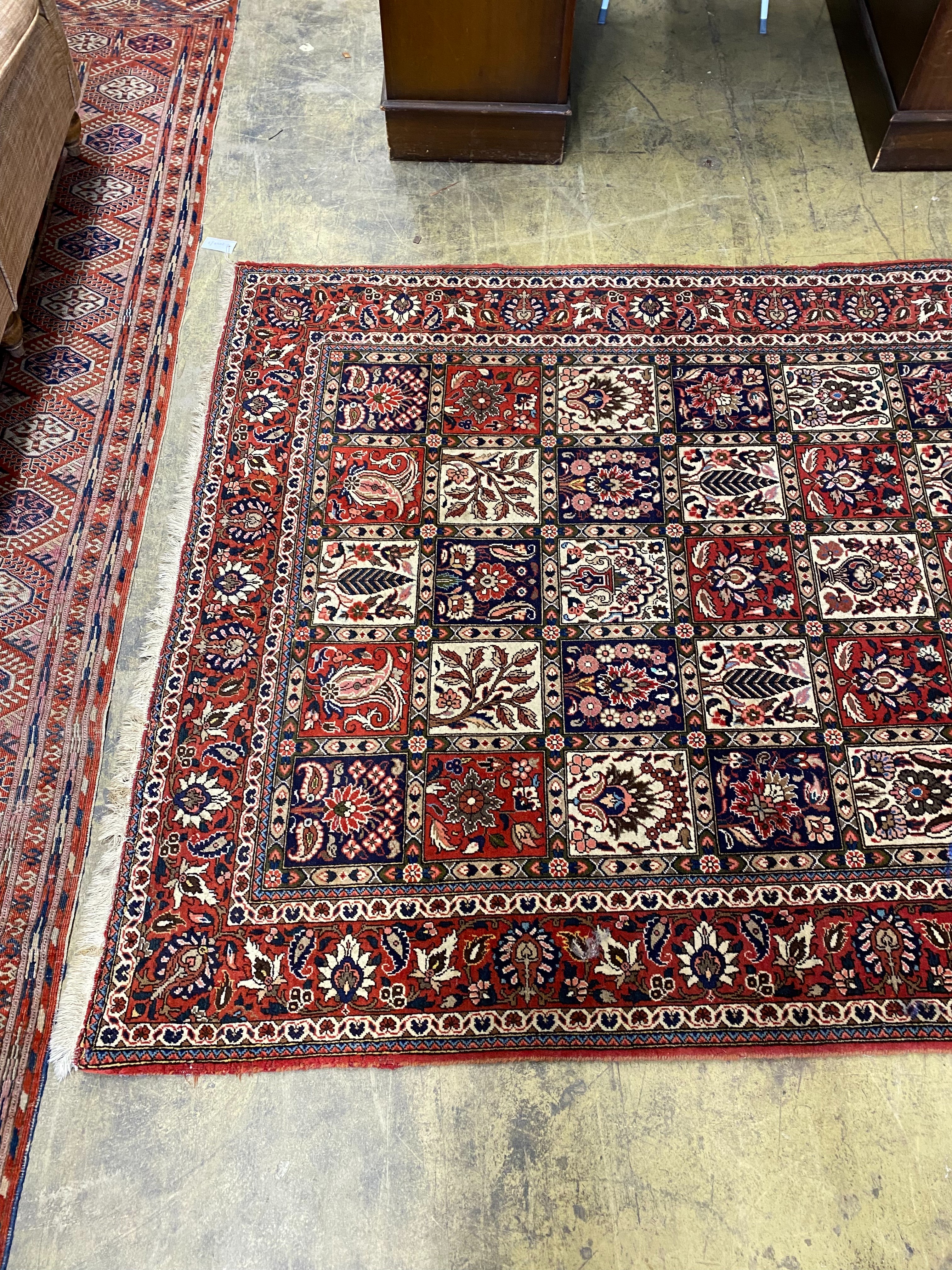 A Bakhtiari style rug, 250 x 160cm
